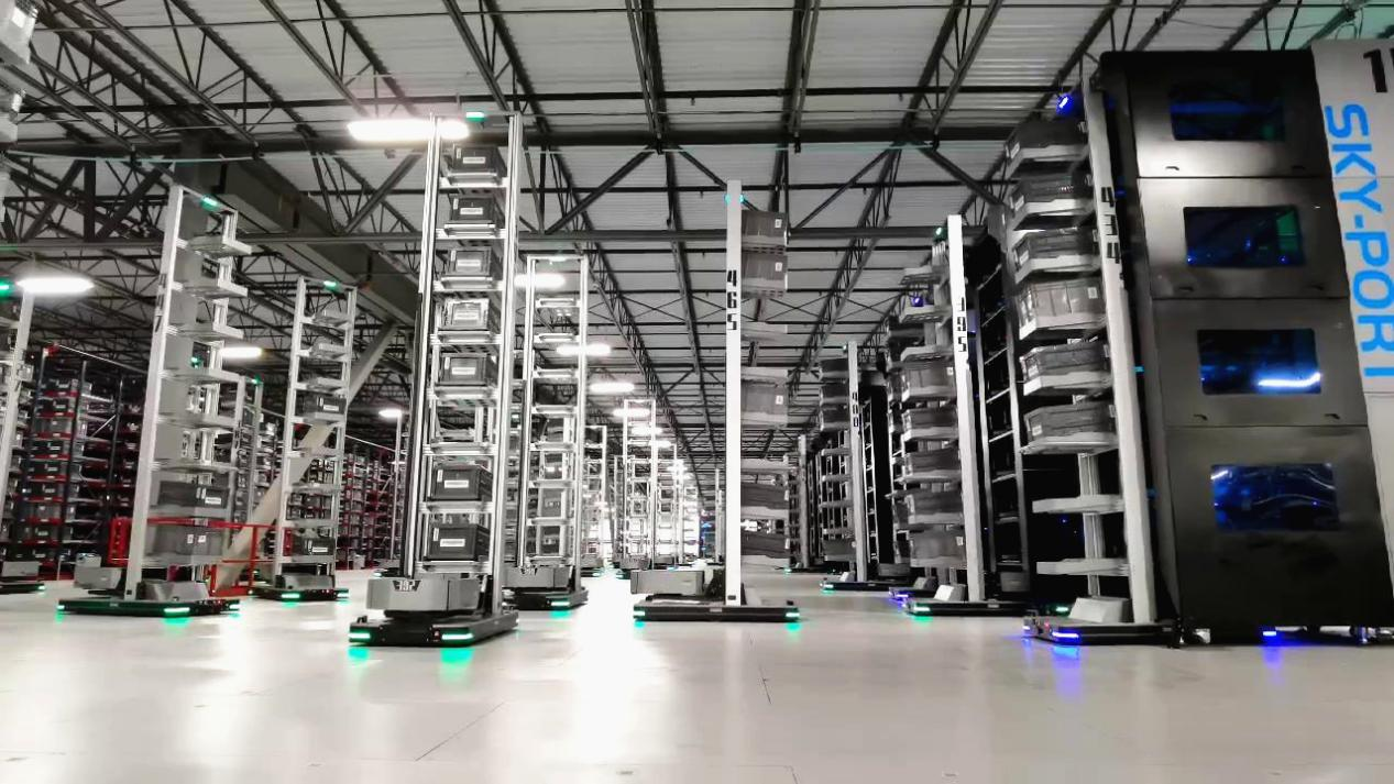 PICKING AGV Deployment Exceeds 400 Units in a Single Project，Guozì Robotics' Warehousing Solution Boosts Picking Efficiency by 50%